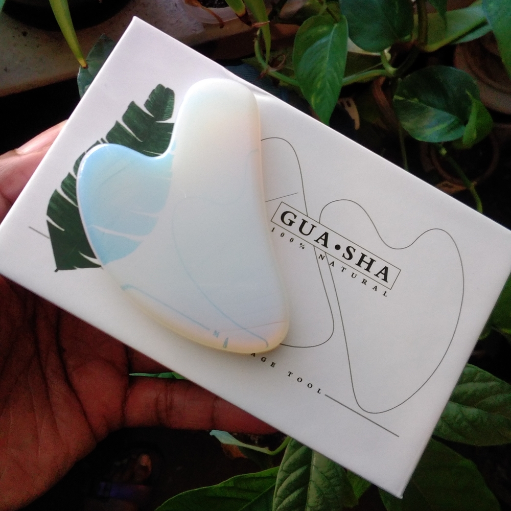 Opalite Gua Sha Facial Tool - Picture 5 of 7